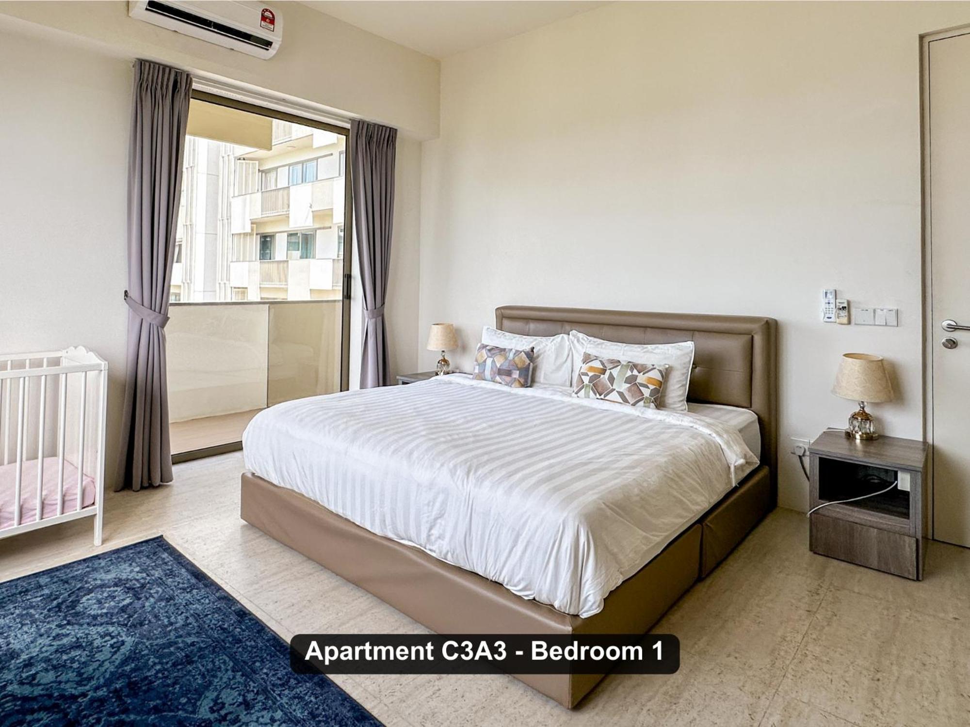 Апартаменти By The Sea- Pool And Sea View Бату-Феррінгі Екстер'єр фото