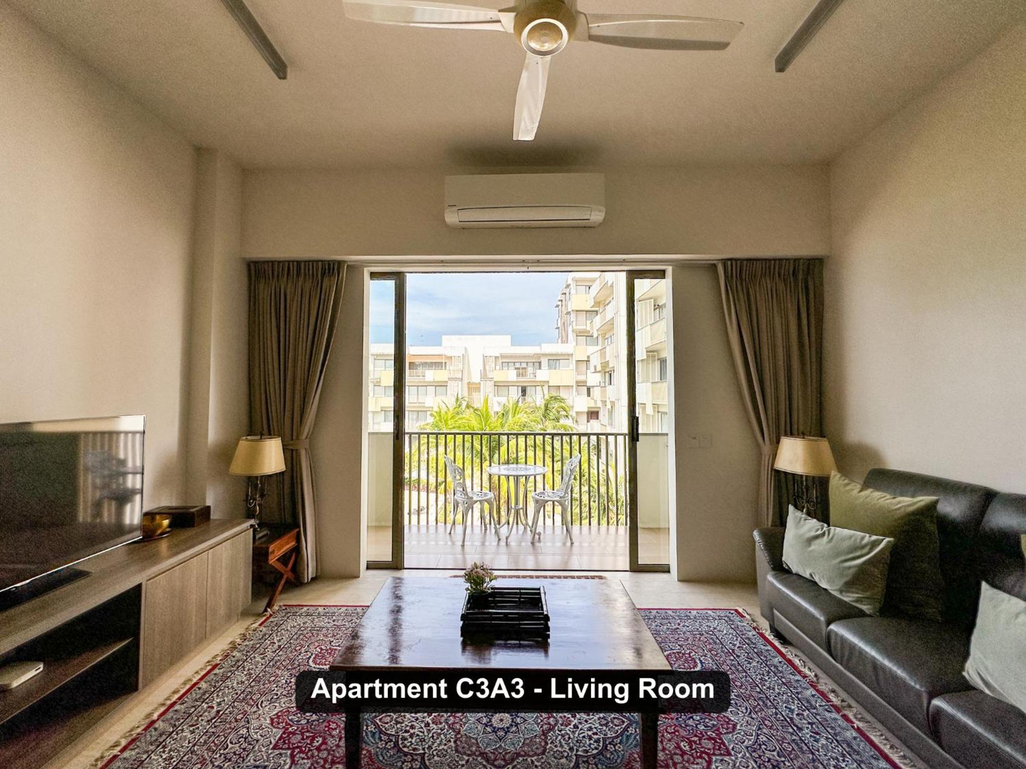 Апартаменти By The Sea- Pool And Sea View Бату-Феррінгі Екстер'єр фото