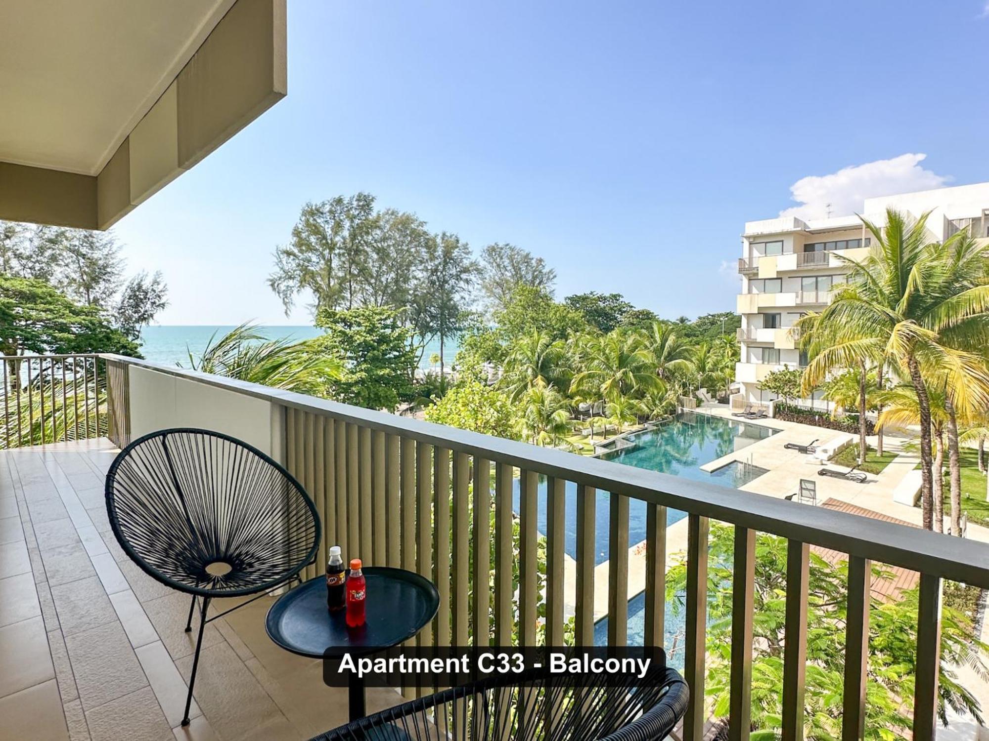 Апартаменти By The Sea- Pool And Sea View Бату-Феррінгі Екстер'єр фото