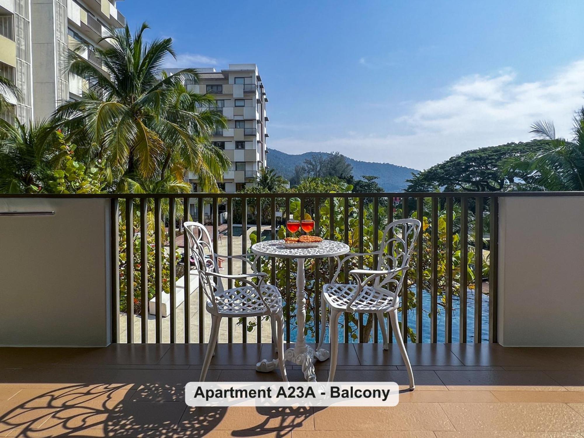 Апартаменти By The Sea- Pool And Sea View Бату-Феррінгі Екстер'єр фото