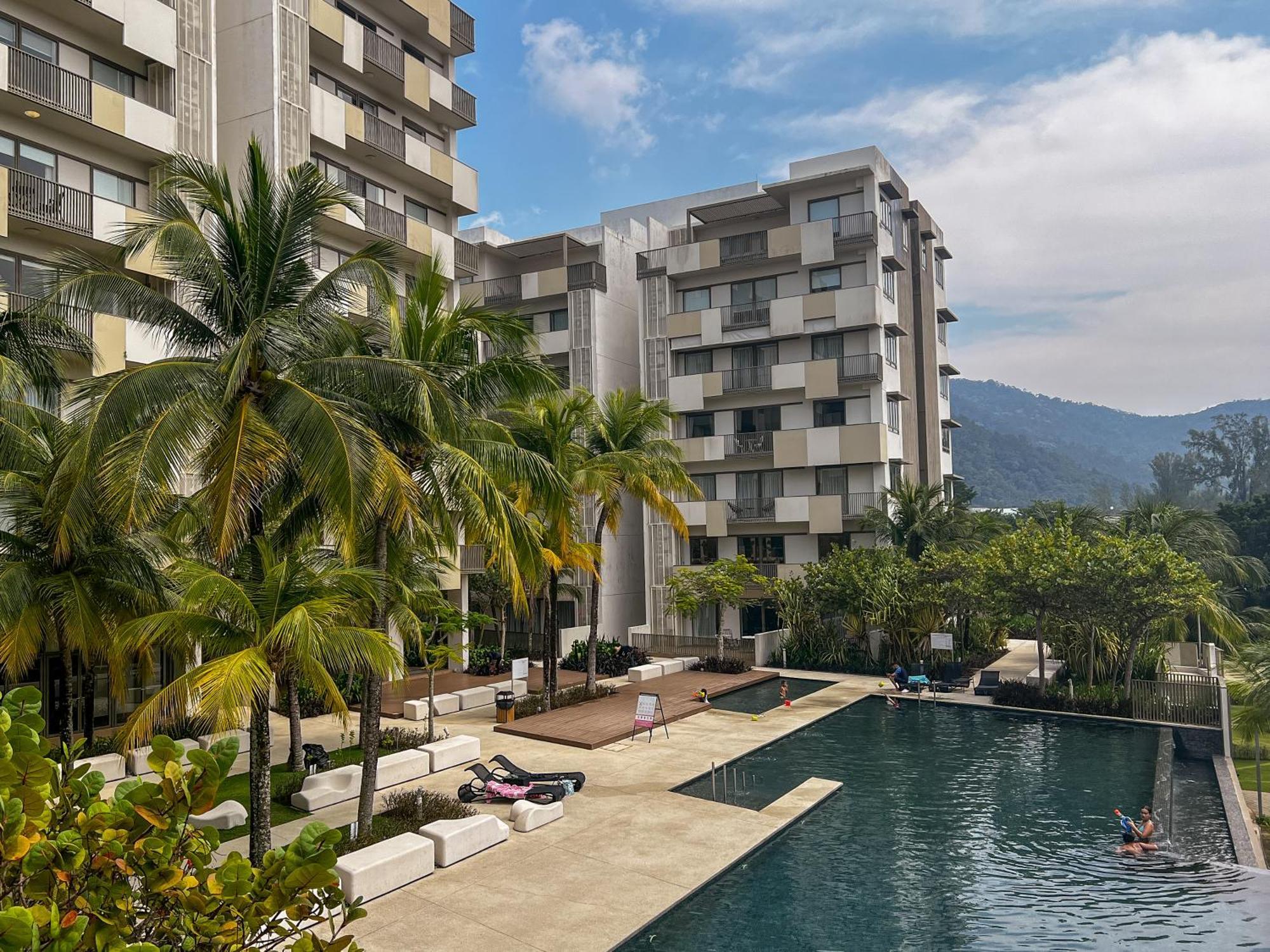 Апартаменти By The Sea- Pool And Sea View Бату-Феррінгі Екстер'єр фото